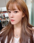 “8년만에 앞머리 자름” 효민, 갈수록 어려지는 동안 미모[SNS★컷]