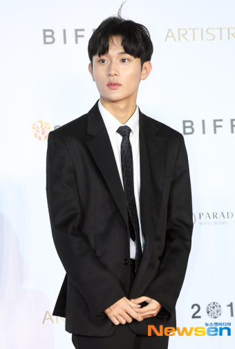‘에듀케이션’으로 BIFF 올해의 배우상 수상하는 김준형[포토엔HD]