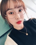 여자친구 유주, 안경 써도 예쁨 한도 초과 ‘셀카도 화보네’[SNS★컷]