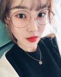 여자친구 유주, 안경 써도 예쁨 한도 초과 ‘셀카도 화보네’[SNS★컷]