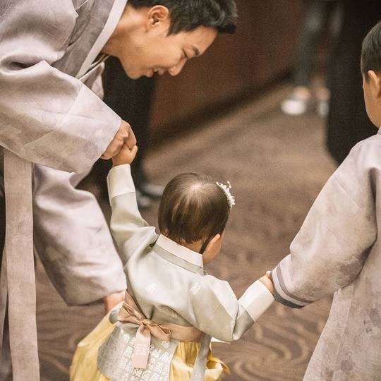 장윤정 부부, 사랑 가득한 가정에서 벌어지는 이야기들 포착