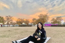 ‘연애의맛3’ 김유지, 정준 반려견과 나들이 “봉구랑 말자랑”[SNS★컷]