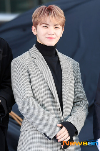 세븐틴 우지, 한파 아랑곳하지 않고 미소~[포토엔HD]