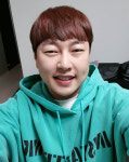 이진호, 붉은 헤어 녹색 티셔츠 입고 미소 “서른 다섯살”[SNS컷]