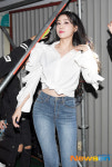 두리, 날씬한 청바지 맵시 뽐내며~[포토엔HD]