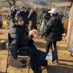 신민아, 강원도 정선 추위 속에서 인형미모로 미소 [SNS★컷]