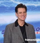 짐 캐리 근황 포착, 여전히 익살스러운 표정[파파라치컷]