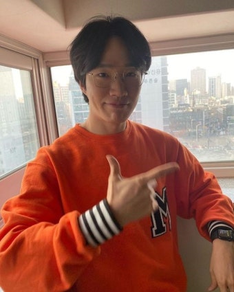 김기리, 볼살 하나 없이 홀쭉한 브이라인 턱선‥아이돌인줄 [SNS컷]