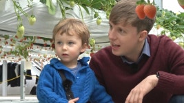 ‘어서와 한국은’ 우리스, 인생 첫 딸기농장에 텐션 폭발 “귀여움 한도 초과”