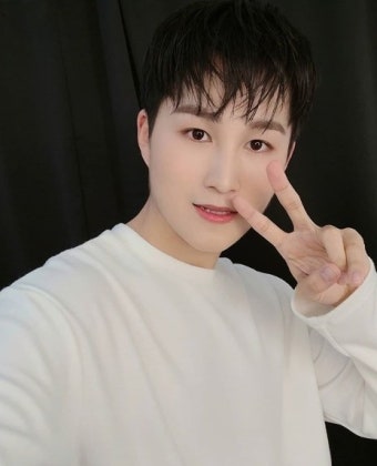 ‘미스터트롯’ 김희재 셀카, 티셔츠처럼 새하얀 피부[SNS컷]