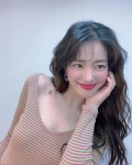 이유비, 깊게 파인 쇄골에 새긴 체리 타투[SNS★컷]
