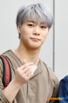 아스트로 문빈 ‘상남자의 시크한 하트’[포토엔HD]