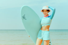김유정, 래시가드로 드러낸 탄탄 복근 ‘건강미 폭발’[화보]