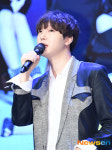 주식회사 초이엔터 | 초이, 눈빛 반짝이며 열창 [포토엔HD]