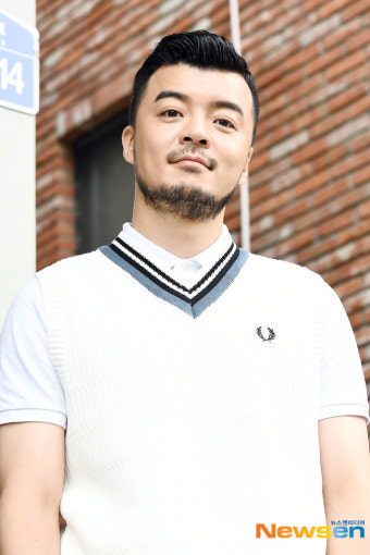 APMG 김태환 ‘랩을 맡고 있는 조쿠나의 매력 포즈’[포토엔HD]