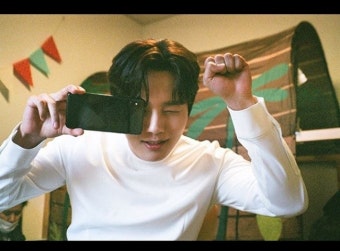 여진구, 팔로워 300만 자축 ‘심쿵 셀카는 덤’ [SNS컷]