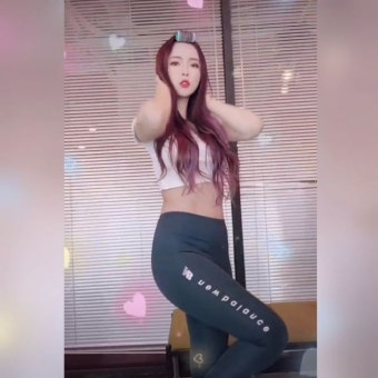 홍진영, 레깅스 입고 뽐낸 명품 몸매… 러블리+청순 미모 발산[SNS컷]