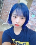 김채원, 파격적 파란 머리+단발 변신 ‘더 예뻐졌네’[SNS★컷]