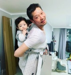 유재명, 붕어빵 아들에 애정 듬뿍 “그냥 행복했으면” [SNS컷]