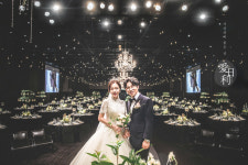 박성광♥이솔이, 결혼식 본식 화보 공개…사랑스러운 부부