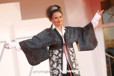 엠마 단테 감독, 동양미 느껴지는 레드카펫 드레스(베니스영화제)[포토엔HD]