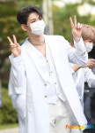 업텐션 쿤, 재롱부리며 브이~ [포토엔HD]