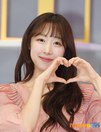 우주소녀 쪼꼬미 수빈, 아이컨택 하트 [포토엔HD]