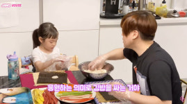 문희준, 딸 잼잼과 직접 싼 김밥을 출근길 아내 소율에게 외조