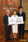 김지선-김현민 부부, ‘아너 소사이어티 가입’ 기부금 전달과 함께 [포토엔HD]