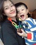 이현이 “제 목걸이 어때요?” 시선 사로잡는 청순 미모 [SNS★컷]