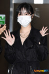 마마무 솔라 ‘무시무시한 네일 손인사’[포토엔HD]