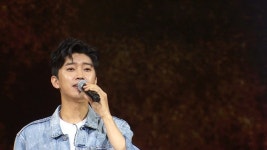 ‘사랑의 콜센타’ 임영웅, 청청 패션으로 청춘영화 한편 뚝딱