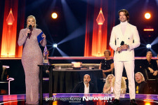 패트릭 슈워제네거, 화이트 수트입은 조각남[포토엔HD]