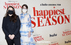 클리어 듀발-메리 홀랜드 ‘해피스트 시즌’으로 만나요~[포토엔HD]