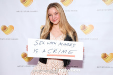 줄리엣 하노버, 미성년자 성매매는 범죄입니다[포토엔HD]