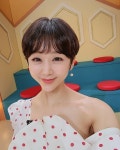 한영, 40대 맞아? 베일 듯한 턱선+반달 눈웃음 ‘미모 폭발’[SNS★컷]