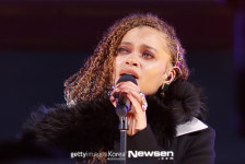 안드라 데이, 촉촉한 눈빛으로 열창[포토엔HD]