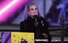 켈리 오스본, 눈과 귀가 블링블링~[포토엔HD]