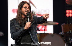 푸 파이터스 데이브 그롤, 곧 10번째 앨범 나와요![포토엔HD]