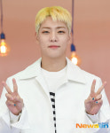 온앤오프 이션, 멋지게 브이 [포토엔HD]