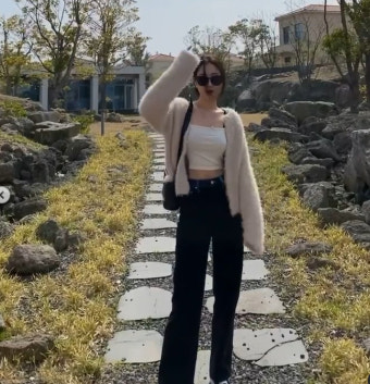 경리, 정진운과 제주 여행? 섹시에 청순美까지 [SNS컷]