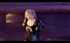 블랙핑크 로제, 우아하고 강렬한 ‘On The Ground’ 뮤비 티저