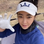 이본, 골프웨어 입고 춤추며 혼자놀기…넘치는 흥 감당 안 돼 [SNS★컷]