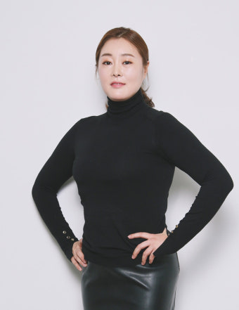 윤사봉, 후너스엔터와 재계약…10년 의리 이어간다(공식입장)
