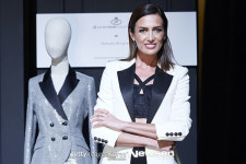 니에베스 알바레즈, 여유로운 미소~[포토엔HD]