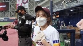 초아, 7년만 시구 승리요정 등극 “저번 시구보다 잘한 것 같아” 만족(CHOA)
