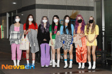 트라이비(TRI.BE) ‘강렬한 복고풍 패션’[포토엔HD]