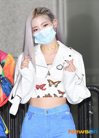 트라이비 현빈, 여름에 걸맞는 꽃하트 [포토엔HD]