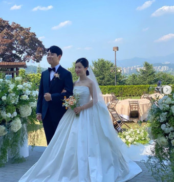 ‘이욱’ 벤, 야외결혼식 비하인드컷 공개 “행복하게 잘 살겠습니다” [SNS컷]