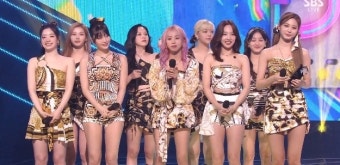 ‘인기가요’ 트와이스, 헤이즈-에스파 꺾고 1위 “너무 고생 많았다”